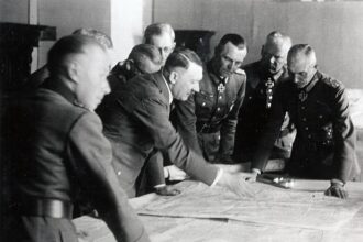 adolf hitler elete