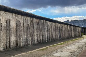 berlini fal leomlasa