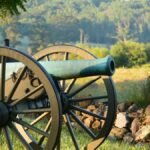 Történelmi ágyú a természet lágy ölén, angol csaták emlékére.