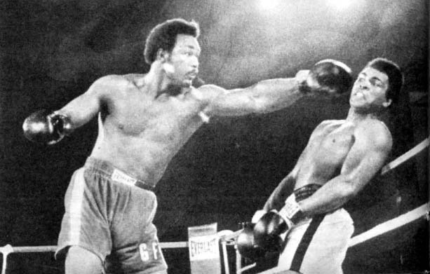 Muhammad Ali és George Foreman bokszmérkőzés a Rumble in the Jungle során.