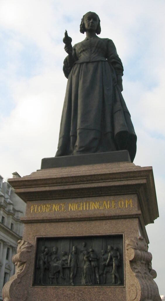 Florence Nightingale sírja az angliai East Wellow Szent Margit-templomának temetőjében