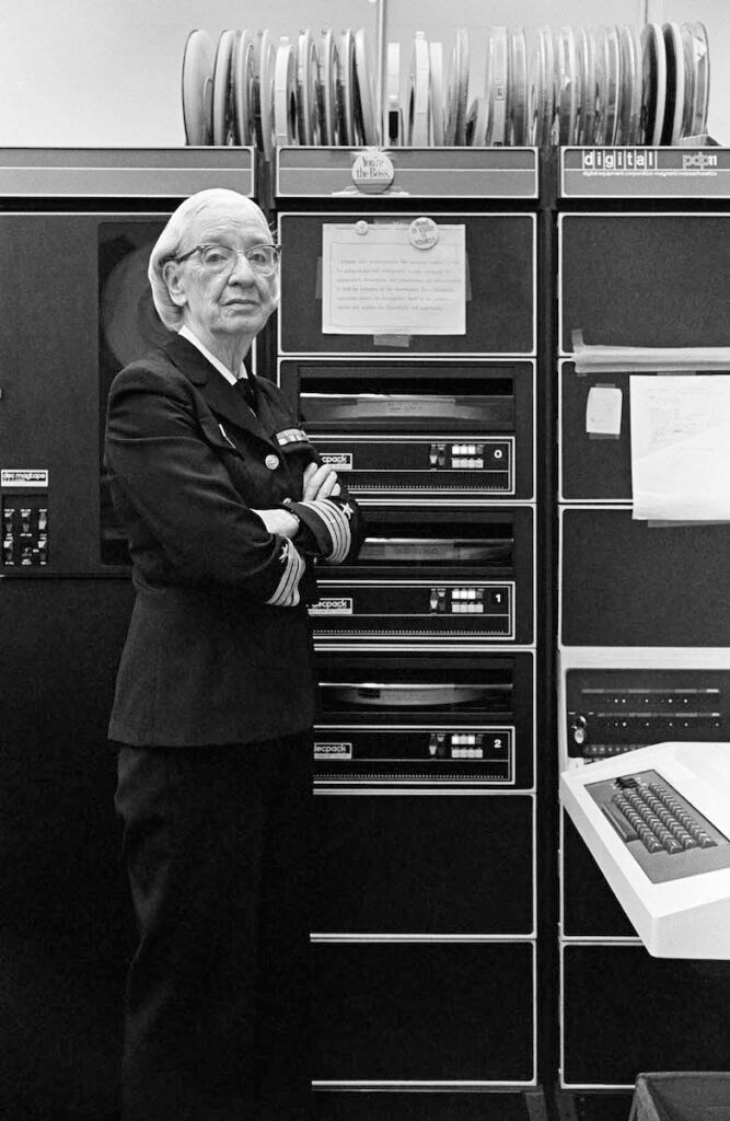 Grace Murray Hopper washingtoni irodájában 1978-ban